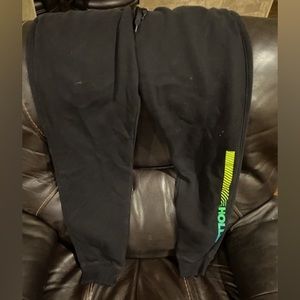 Hollister joggers